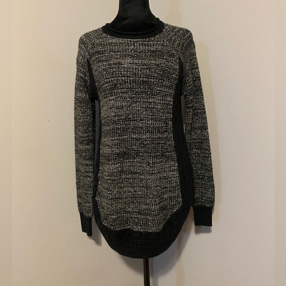 Forever 21 Sweater Size Small